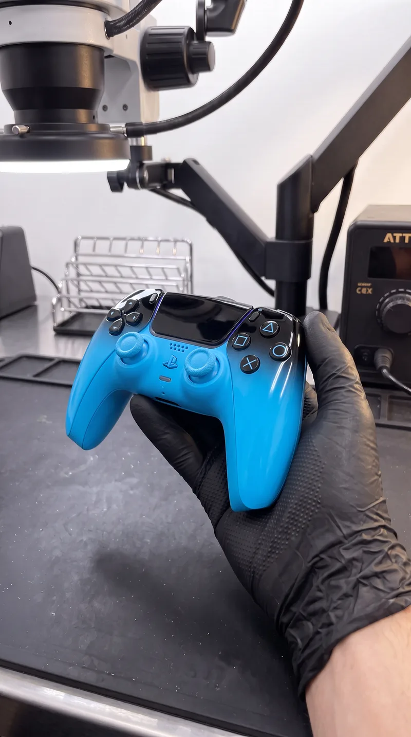 Custom-PS5-Controller in Hochglanz-Blau