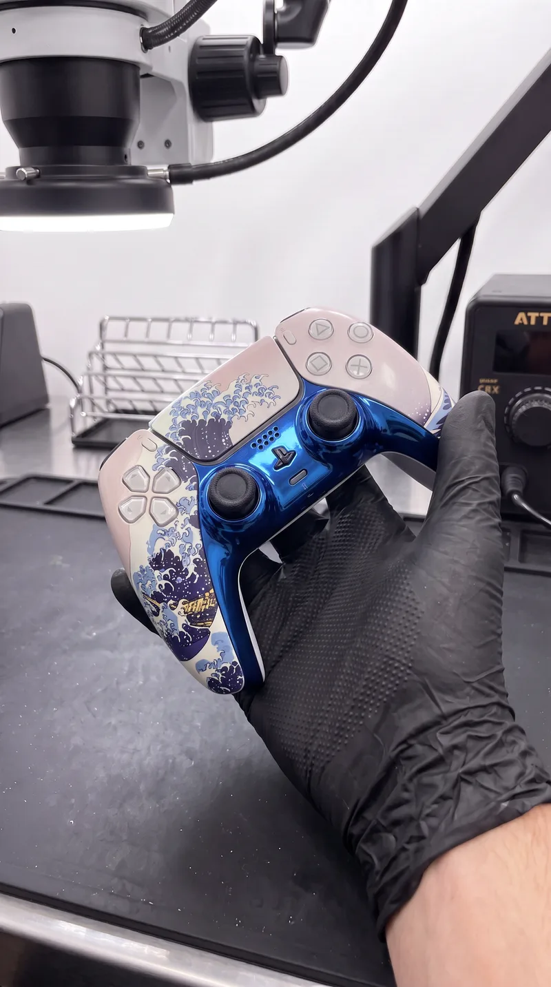 Custom-PS5-Controller mit "Great Wave"-Design